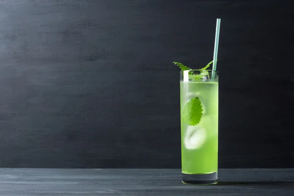 Cocktail vert à la menthe — Photo