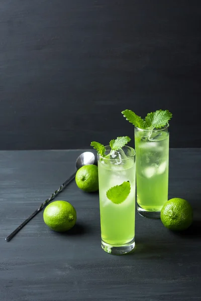 Cóctel verde con menta — Foto de Stock