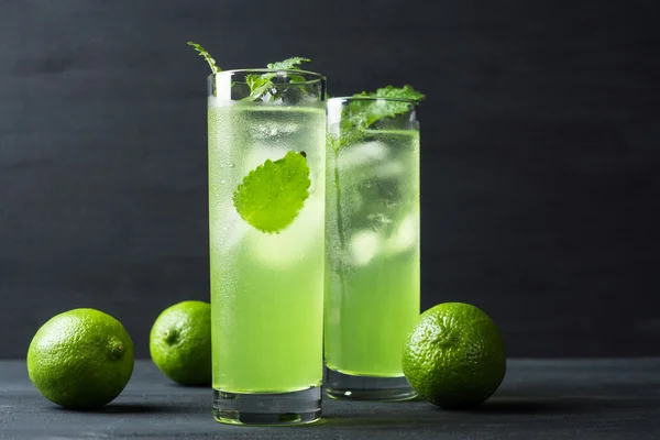 Cocktail vert à la menthe — Photo