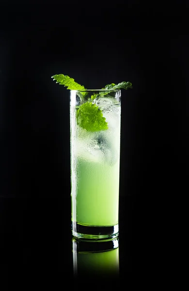 Cóctel verde con menta — Foto de Stock