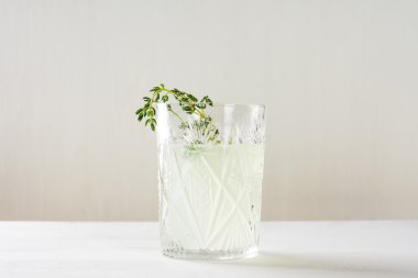 Eski moda cam kokteyl