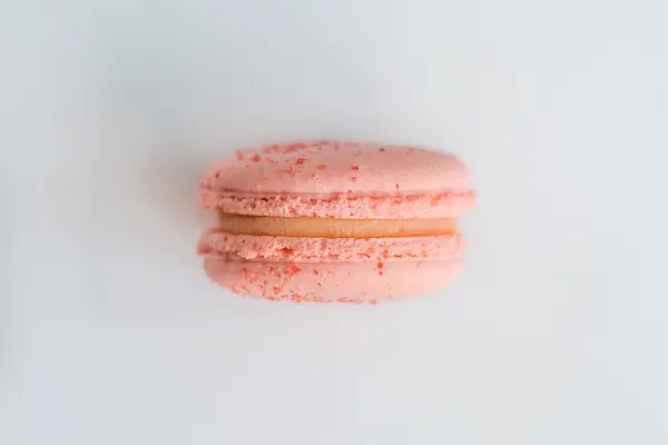  Bir beyaz karşı izole geleneksel Fransız tatlılar, macaron, 