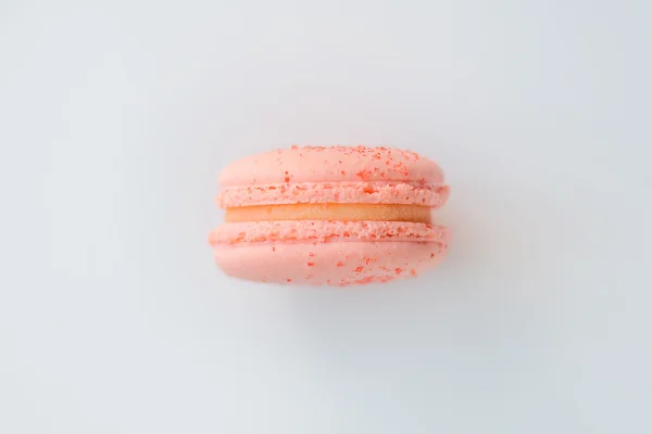  Bir beyaz karşı izole geleneksel Fransız tatlılar, macaron, 