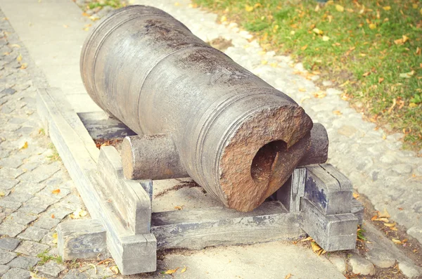 Ancient bronze cannon broken scratched. — Stock Photo, Image