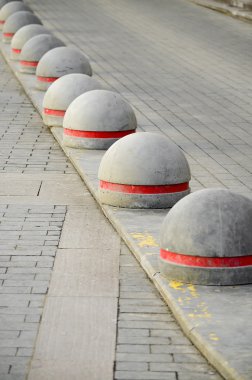 Yuvarlak taş yol kaldırıma.