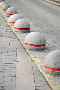 Yuvarlak taş yol kaldırıma.