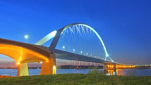 Brücke bei Nijmegen in den Niederlanden Stockfoto