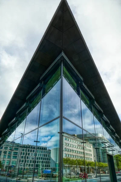 Modern Glass Facade Downtown Dusseldorf — Stock Photo, Image