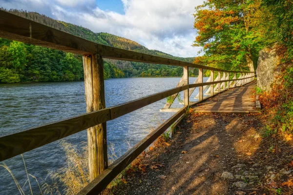 Panorama Senderismo Pasarela Por Embalse Rur Las Montañas Eifel — Foto de Stock