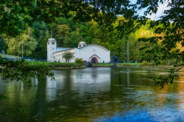 Centrale Idroelettrica Art Nouveau Presso Bacino Del Rur Sulle Montagne — Foto Stock