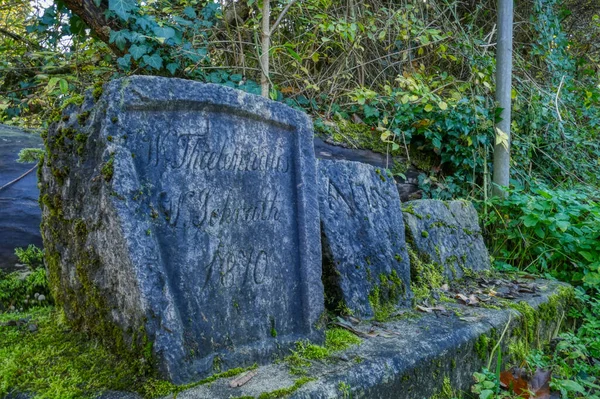 Historische Grabsteine Rande Eines Wanderweges Der Dussel — Stockfoto
