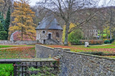 Velbert Neviges yakınlarındaki ortaçağ kalesi.