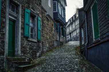 Velbert Langenberg 'in tarihi merkezinde dik dar bir yol
