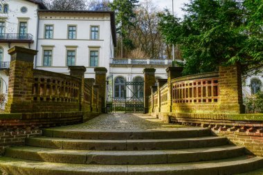 Kleve 'deki tarihi spa binası ve park