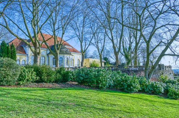 Essen Steele 'de halka açık bir bahçede restoran.