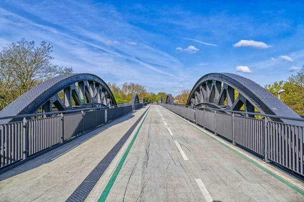 Trilho Bicicleta Uma Ponte Ferroviária Histórica Mulheim Ruhr — Fotografia de Stock