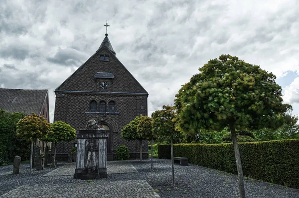 Historische Kirche Meerbusch Ossum — Stockfoto