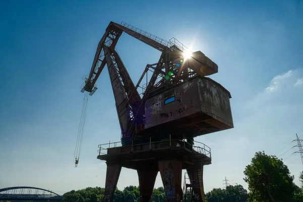 Jeřáb Kanálu Historickém Přístavu Preuenhafen Blízkosti Luenenu — Stock fotografie