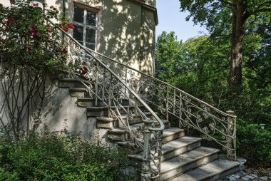 Luenen 'de peronu olan tarihi bir şato.