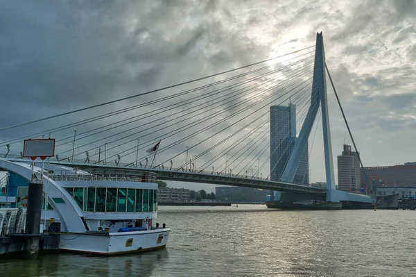 Brücke Über Die Maas Und Schiff Rotterdam — Stockfoto