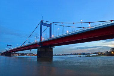 Duisburg Friedrich-Ebert Bridge'de