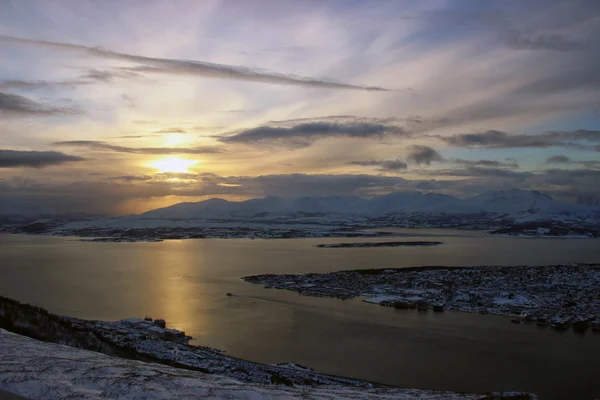 Sonnenuntergang über der norwegischen Küste — Stockfoto