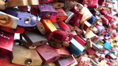 Köln'ün aşk asma kilitler