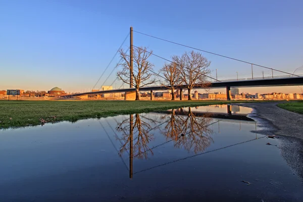 Oberkasseler γέφυρα σε Duesseldorf — Φωτογραφία Αρχείου