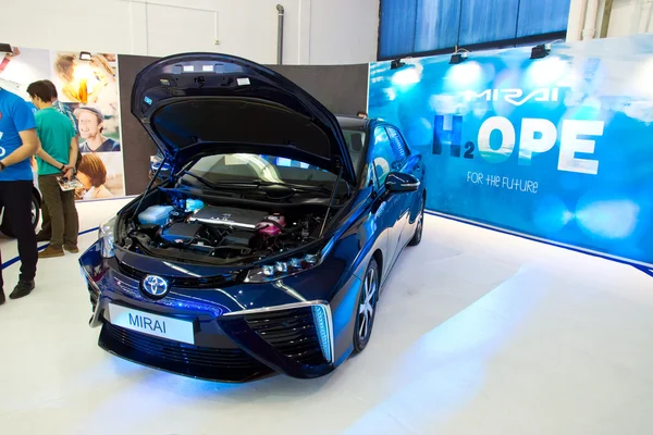 Toyota Mirai carro conceito apresentado em exposição — Fotografia de Stock