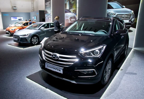 Hyundai Santa Fe carro apresentado em exposição — Fotografia de Stock