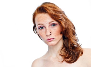 Çiller ile çekici kız