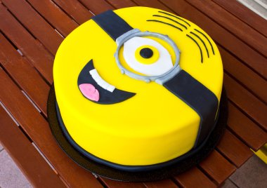 minion birthday cake