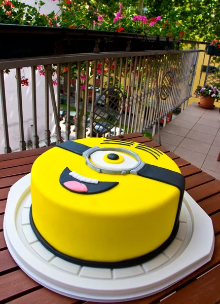 Minion birthday cake — Stok fotoğraf