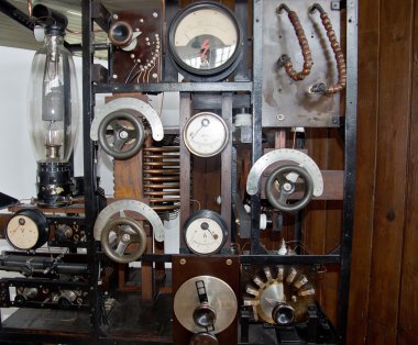 eski radyo verici istasyonu