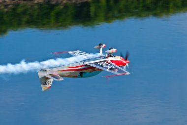 extra EA-300L airplane