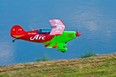 pitts airplane performing