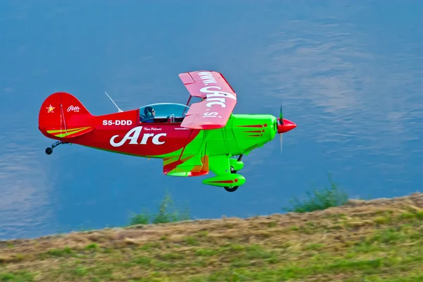 Pitts airplane performing Royaltyfria Stockfoton
