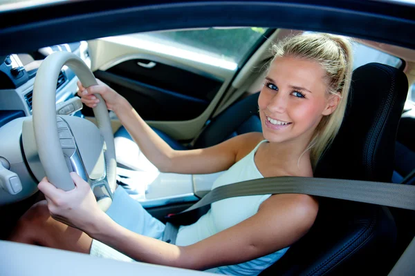 Young girl in car — Stock Photo, Image