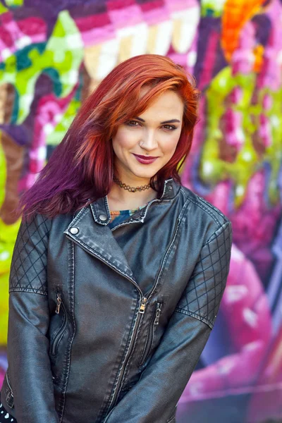 Young girl in front of graffiti — Stock Photo, Image