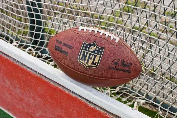 Официальный мяч NFL — стоковое фото