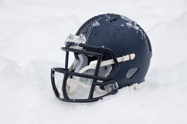 Futbol amerykański hełm w śniegu Obrazek Stockowy
