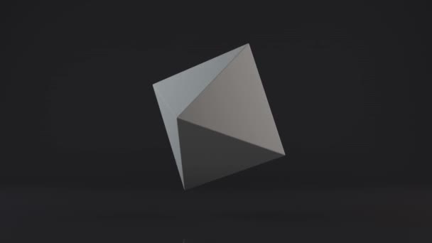 概要音と粒のある反射や材料でスタジオを回転するピラミッドであるプラトニック ボディの3Dアニメーション — ストック動画