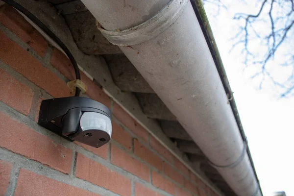 Açık hava aydınlatması için hareket algılayıcı. Güvenlik ve enerji tasarrufu için