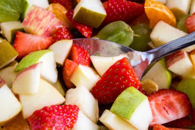 Portre renkli meyve salatası
