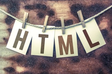 HTML kavramı damgalı kartları sicim tema üzerine tutturulmuş.