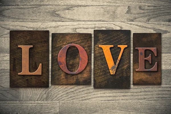 Aşk kavramı ahşap Letterpress türü — Stok fotoğraf