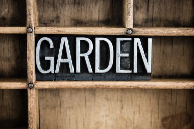 Bahçe kavramı Metal Letterpress Word çekmecede