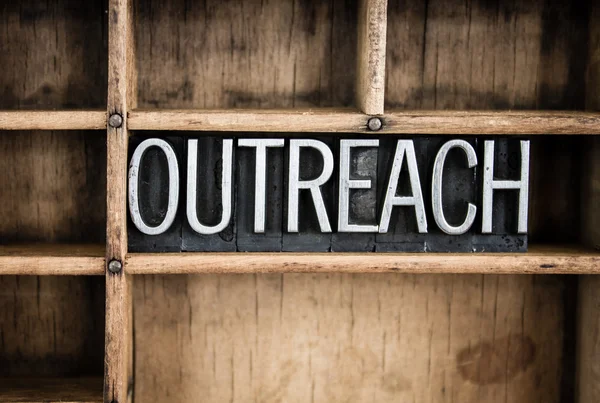 Outreach Concept Metal Letterpress Word dans le tiroir — Photo