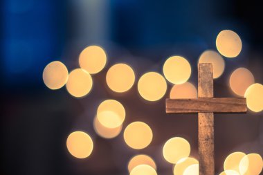 Tahta haç ve ufuk ışık