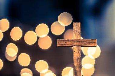 Tahta haç ve ufuk ışık